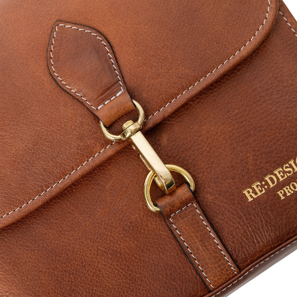Redesigned Project 93 - Rundpindeetui - Walnut