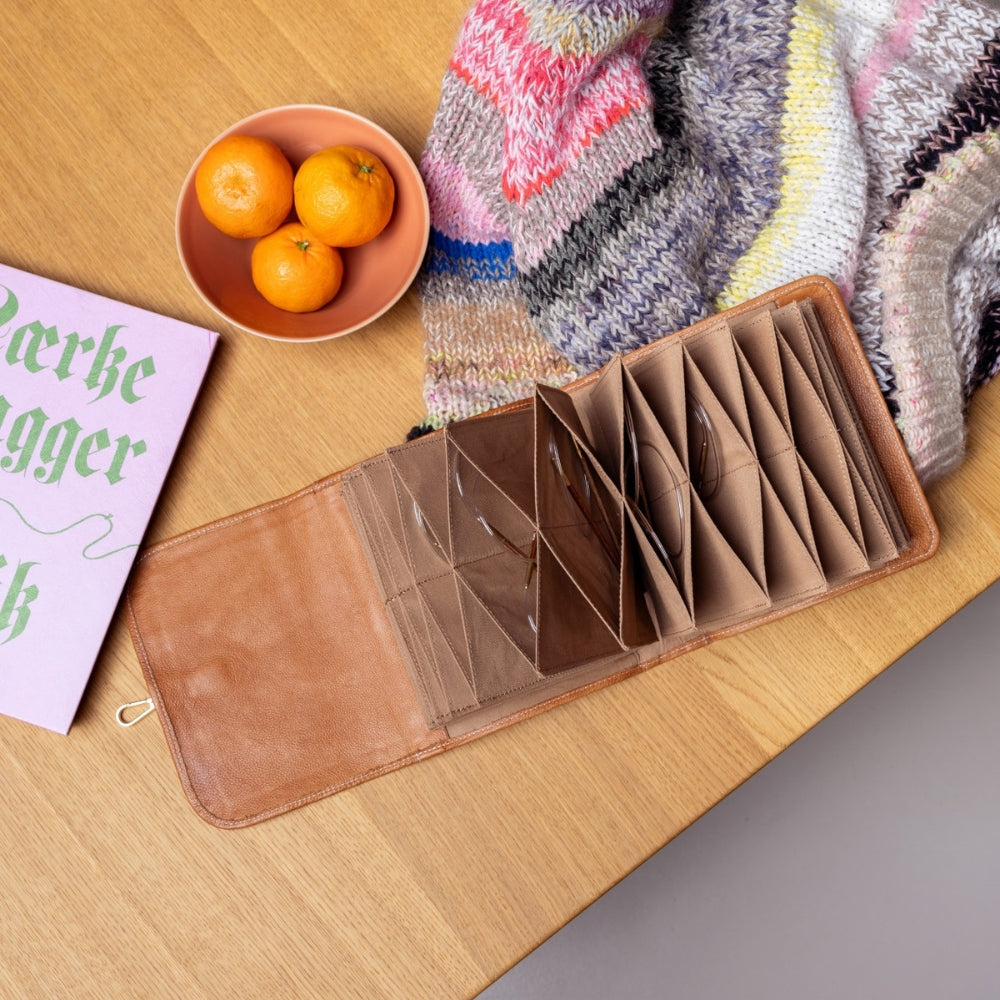 Redesigned Project 93 - Rundpindeetui - Walnut