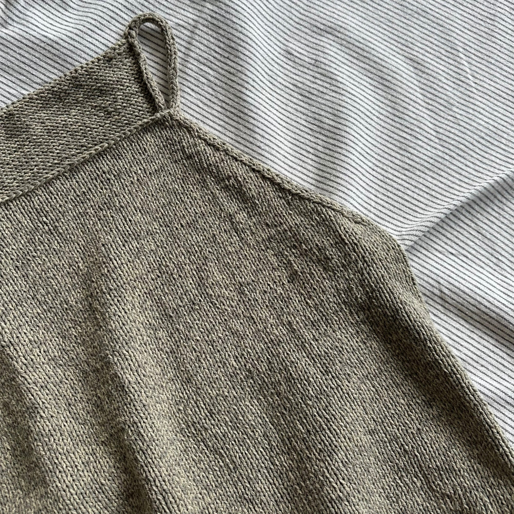 Strikkekit (uden opskrift) - Audrey Top af PetiteKnit (True Silk)