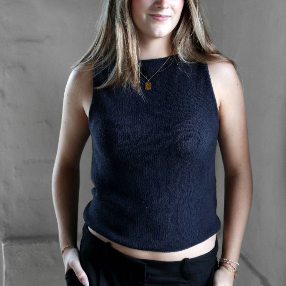 Strikkekit - Black Night Top af Knitamore (True Silk)