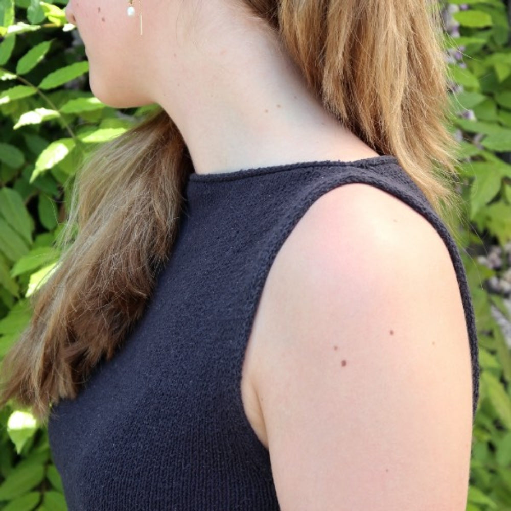 Strikkekit - Black Night Top af Knitamore (True Silk)