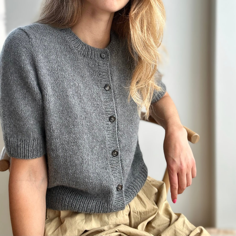 Strikkekit (uden opskrift) - Maggie Cardigan af PetiteKnit (Eco Soft Cashmere)