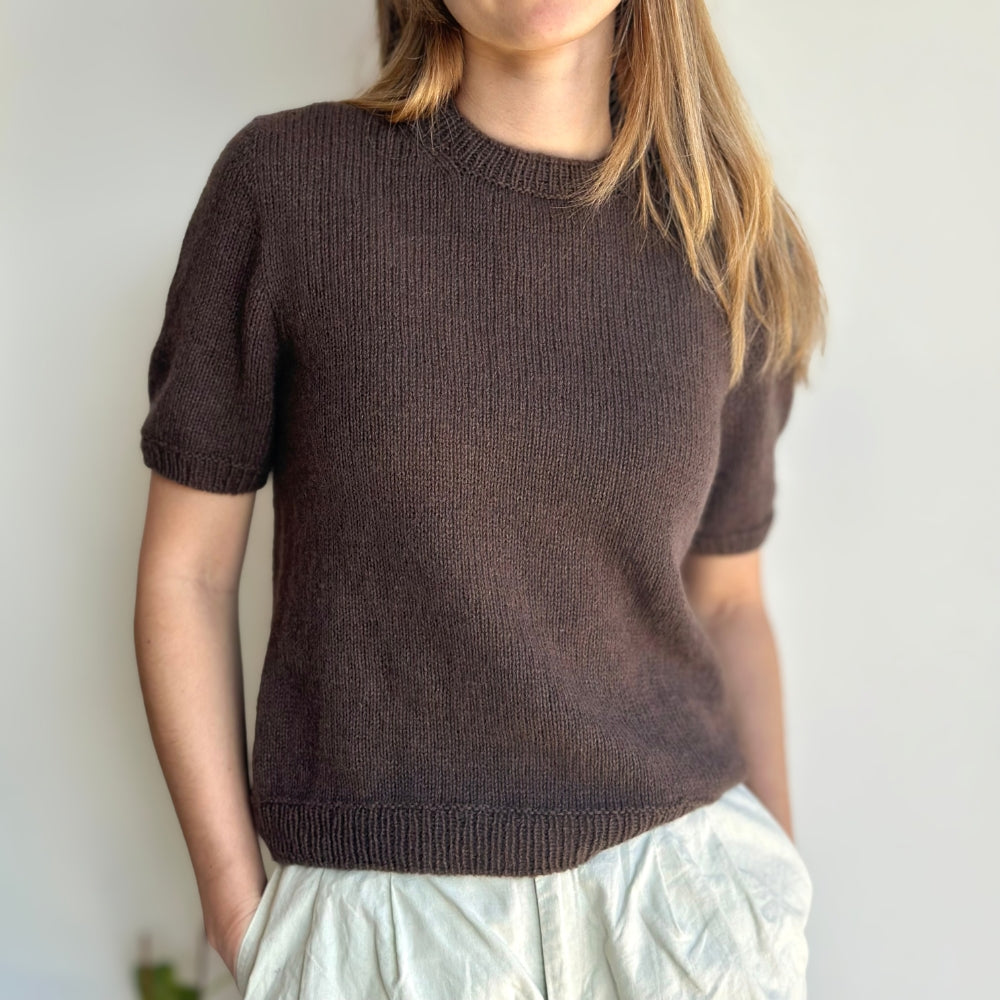 Strikkekit (uden opskrift) - Poppy Tee af PetiteKnit (Eco Soft Cashmere)