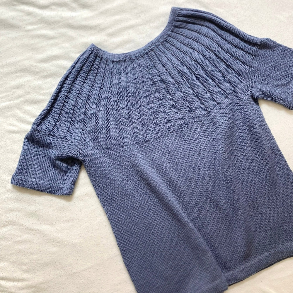 Strikkekit (uden opskrift) - Sunday Tee af PetiteKnit (Perlata d'Australia)