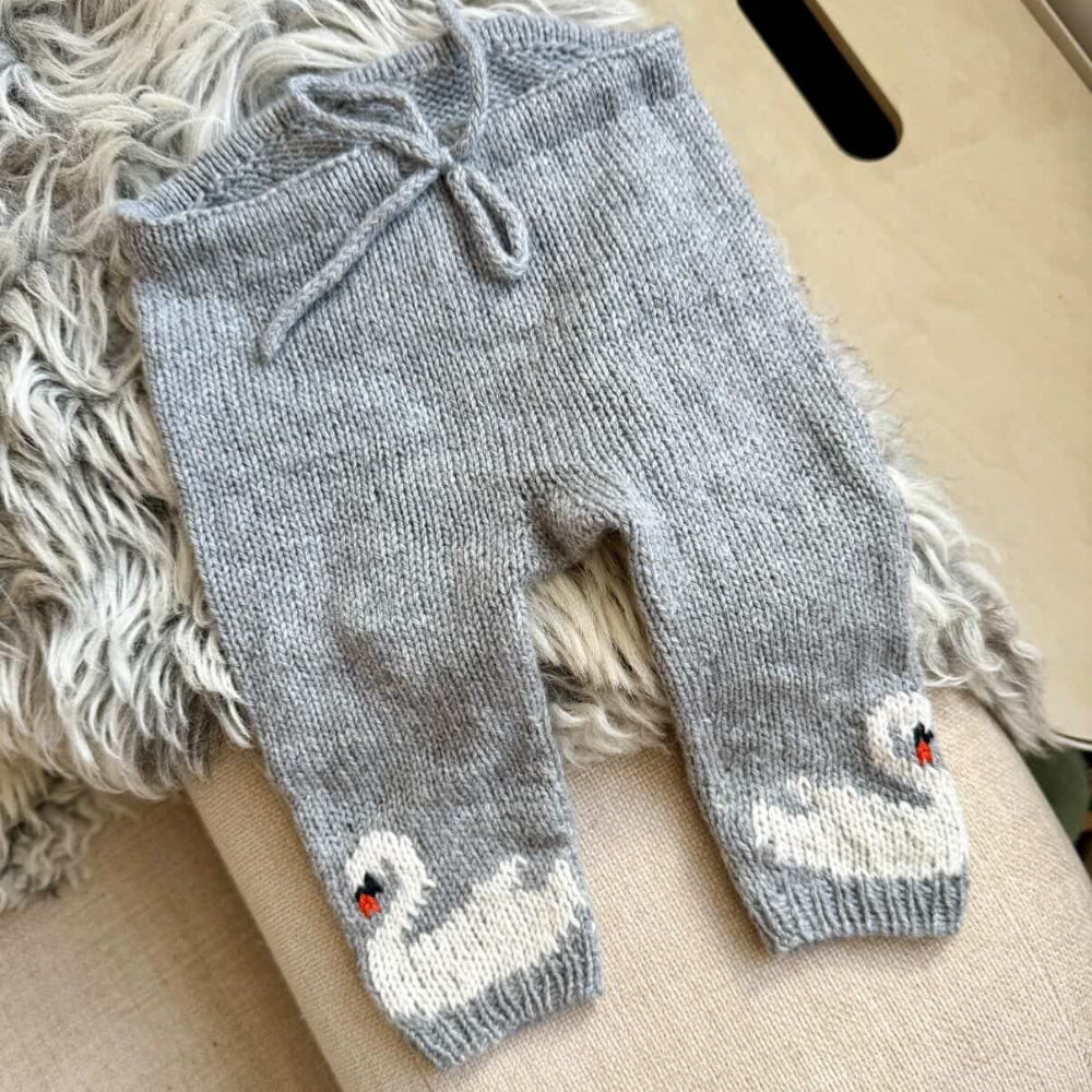 Strikkekit - Svane Bukser Mini af Strandknit (Eco Soft Cashmere)