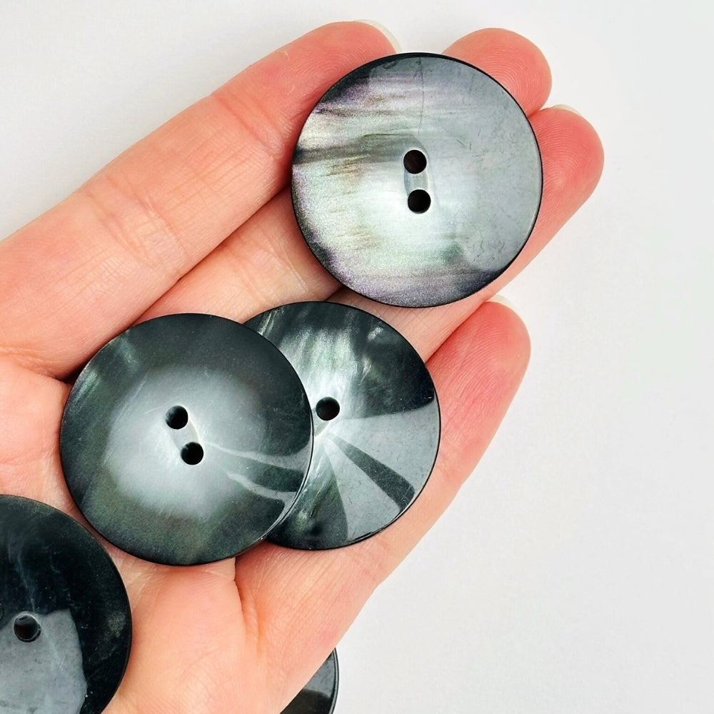 Knap - Perlemor Look - Grå/Sort - 33,5 mm