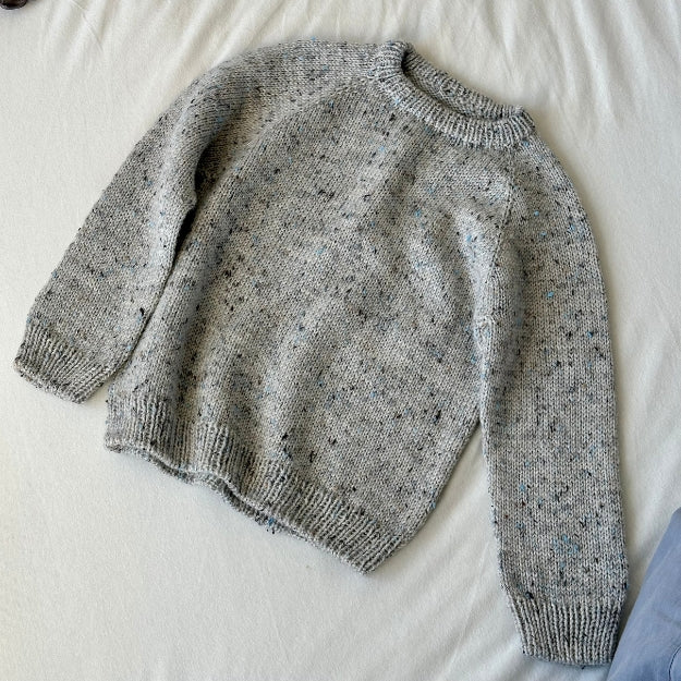 Strikkekit (uden opskrift) - Hanstholm Sweater Junior af PetiteKnit (Misina Tweed)