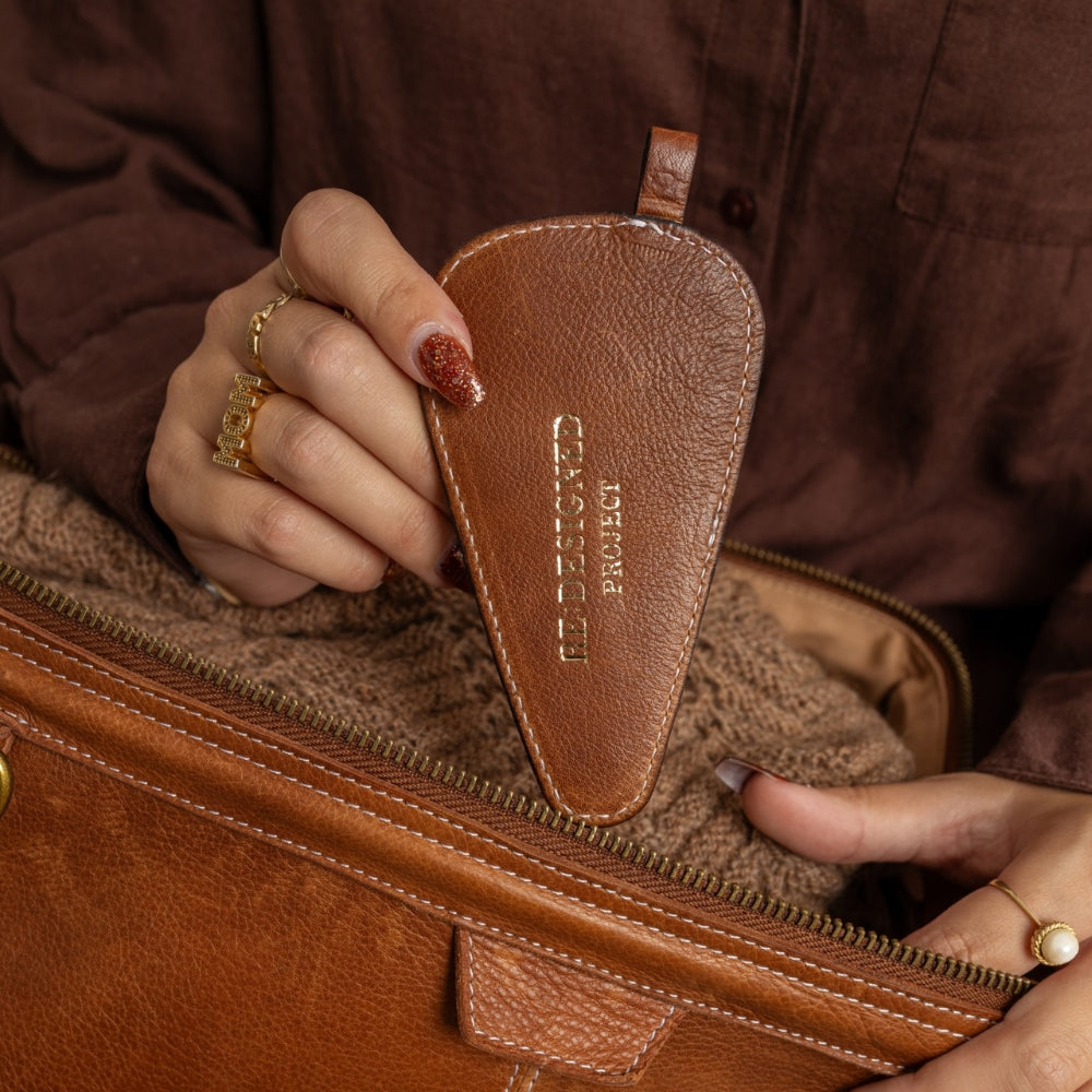 Redesigned Project 63 - Læderetui til saks - Walnut