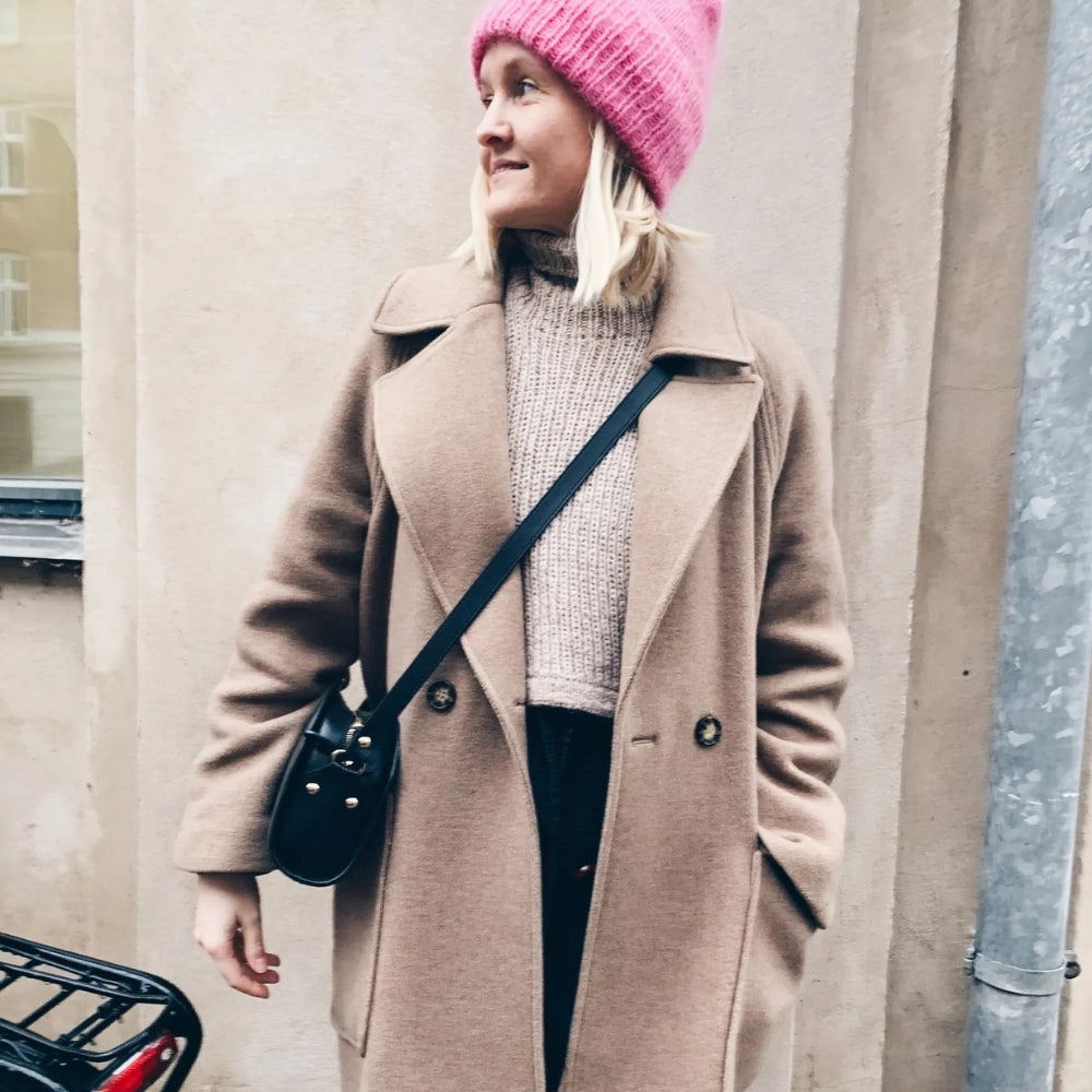 Under The Coat - Mille Fryd