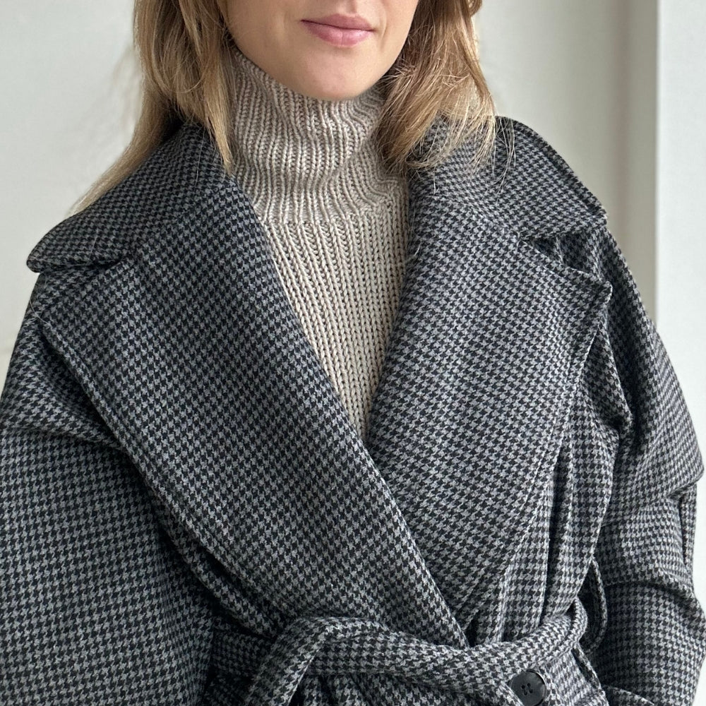 Under The Coat - Mille Fryd
