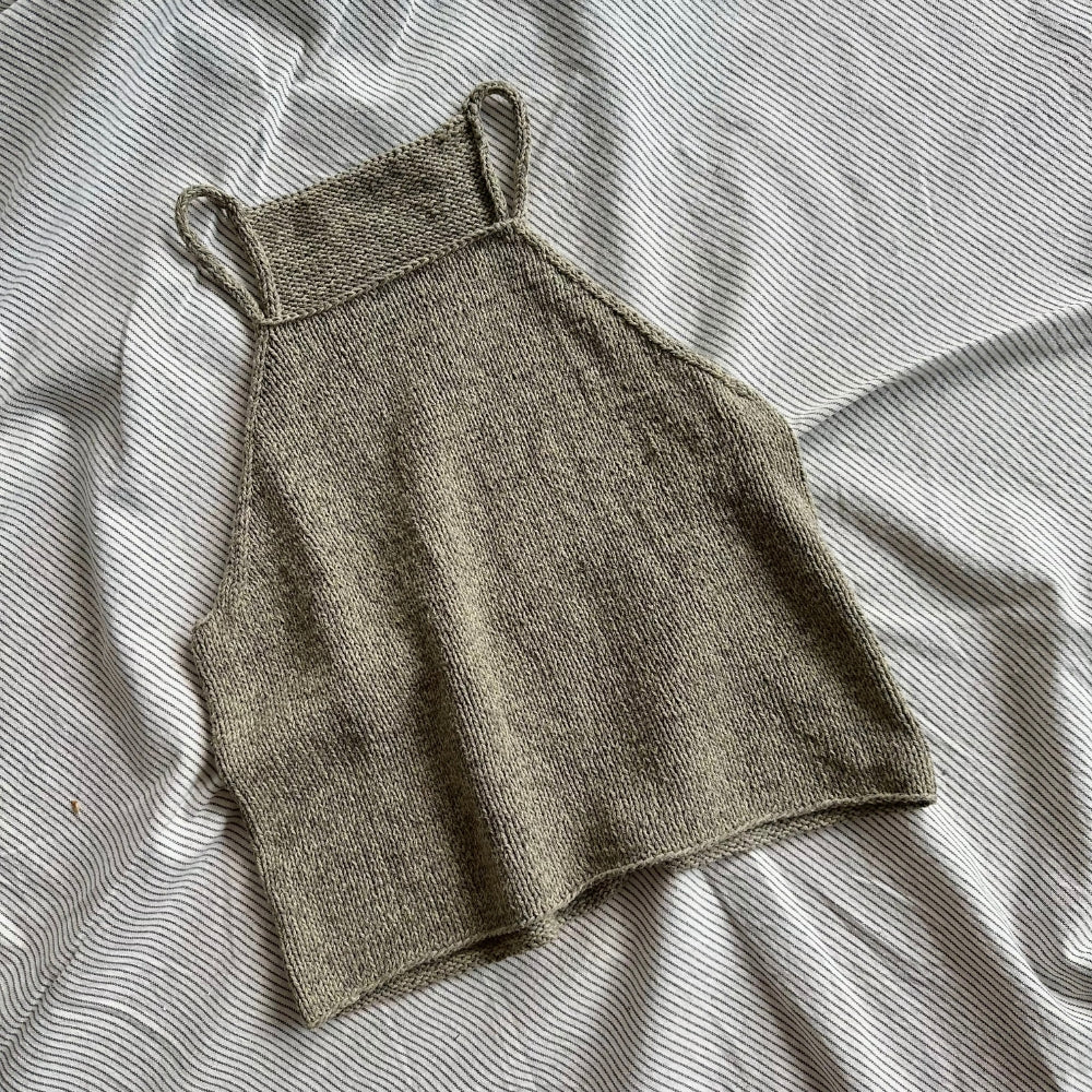 Strikkekit (uden opskrift) - Audrey Top af PetiteKnit (True Silk)