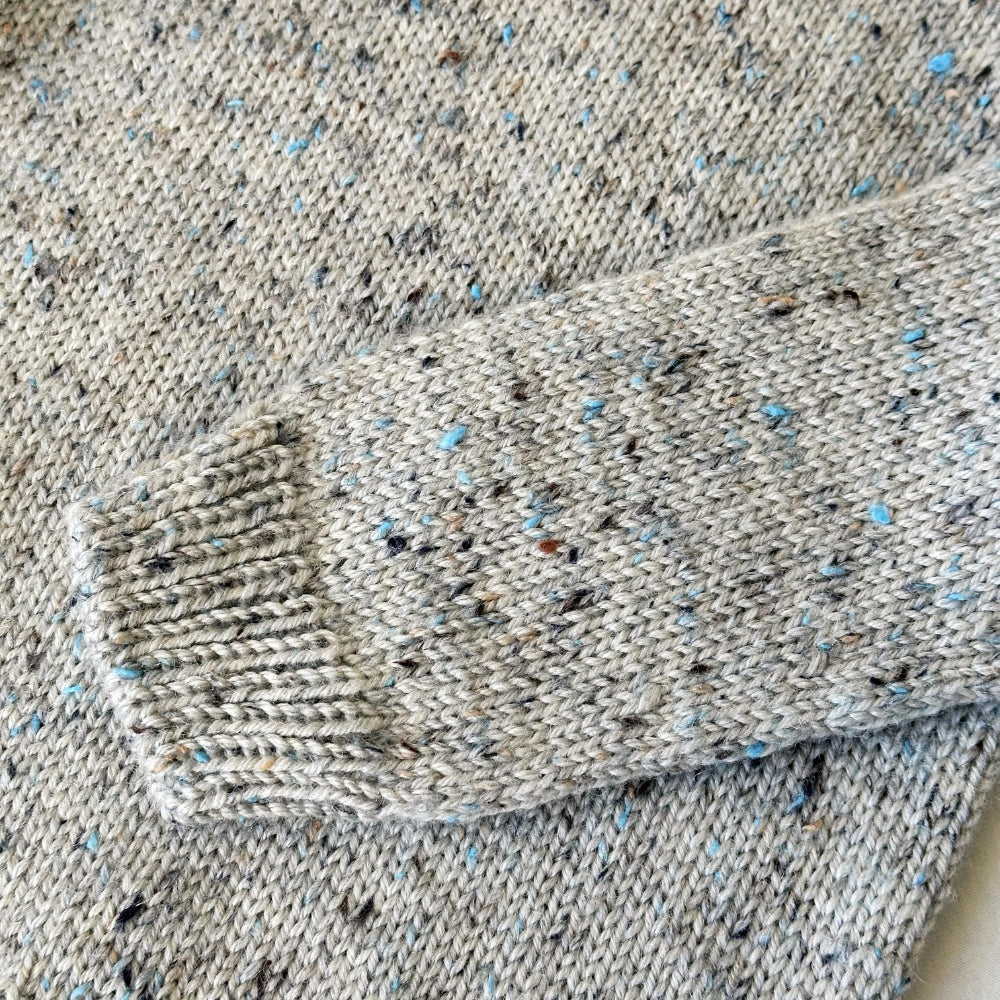 Strikkekit (uden opskrift) - Hanstholm Sweater Junior af PetiteKnit (Misina Tweed)