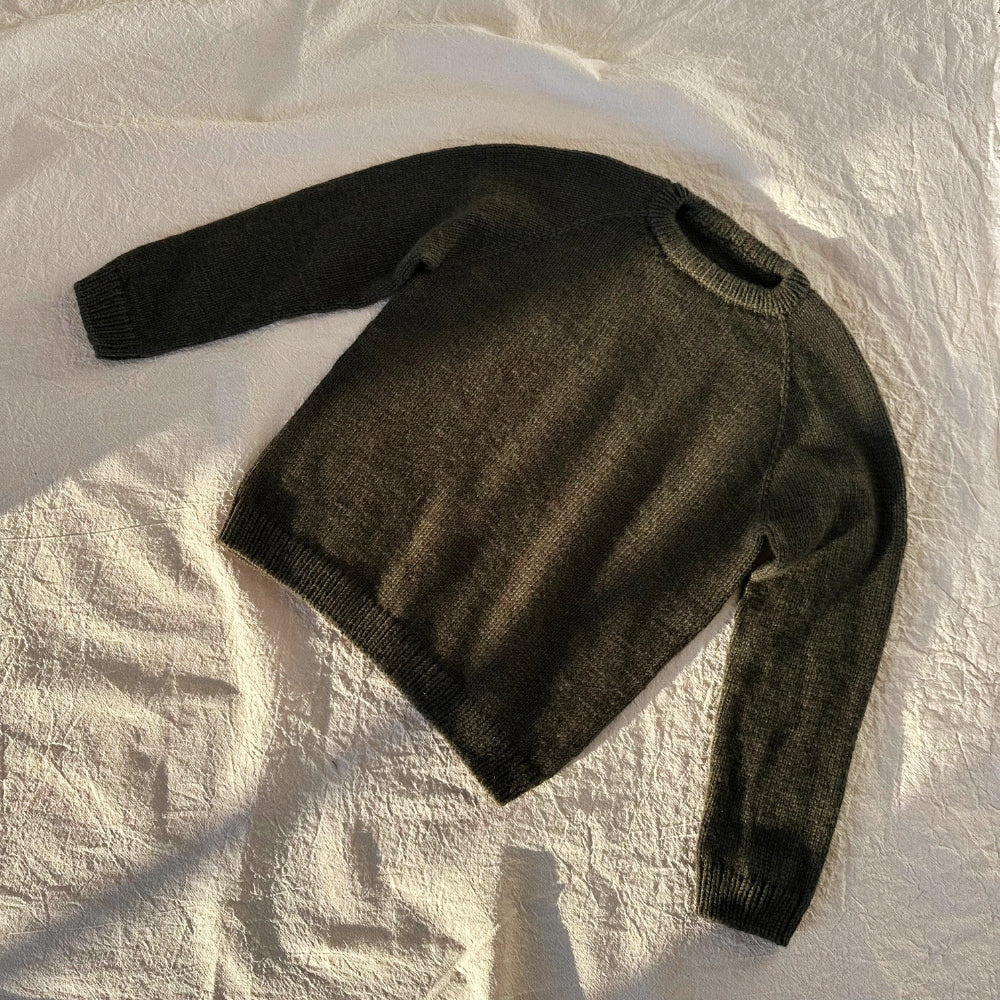 Garnkit - Hanstholm Sweater Junior af PetiteKnit (Premium Merino)
