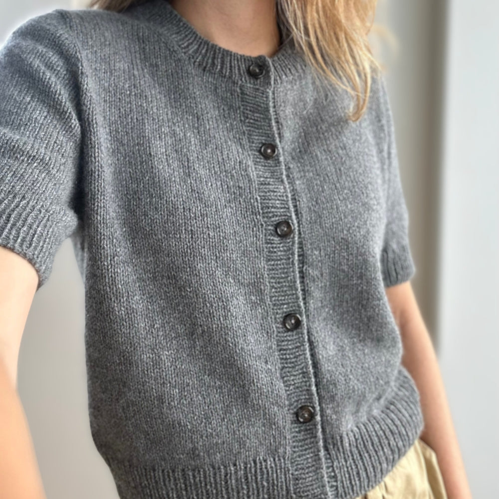 Strikkekit (uden opskrift) - Maggie Cardigan af PetiteKnit (Eco Soft Cashmere)