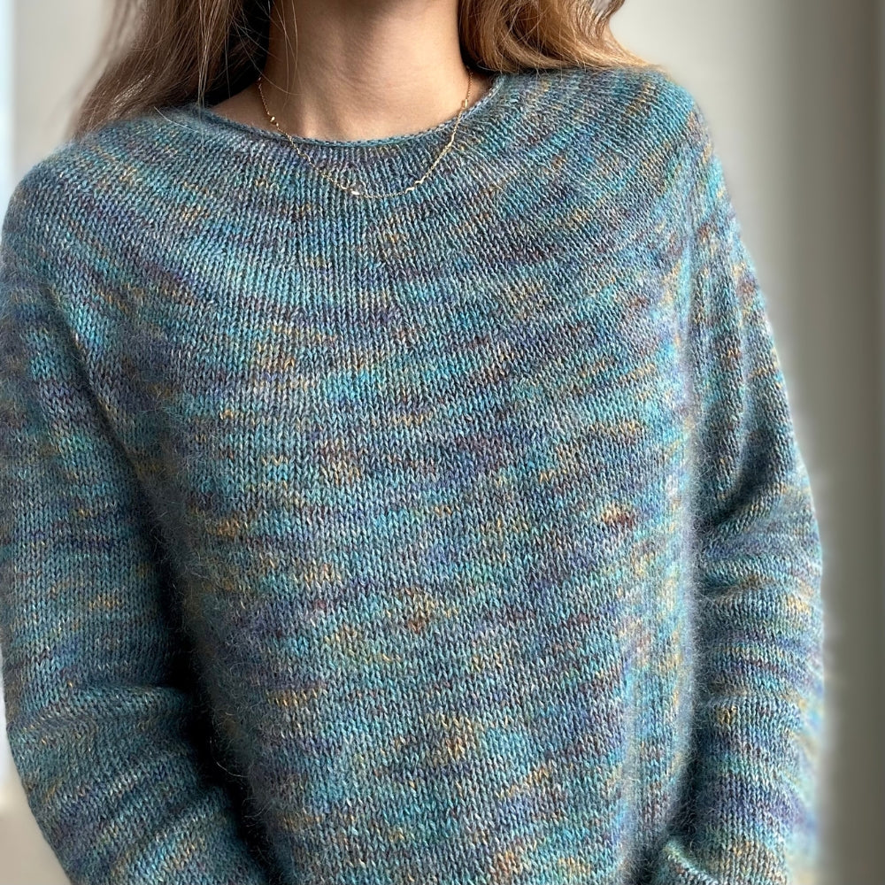Strikkekit (uden opskrift) - Plain Yoke Blouse af Le Knit (True Silk + Opera)