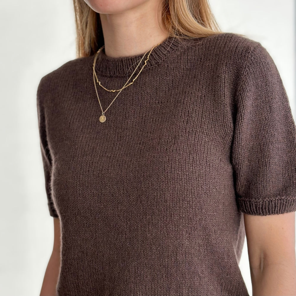 Strikkekit (uden opskrift) - Poppy Tee af PetiteKnit (Eco Soft Cashmere)